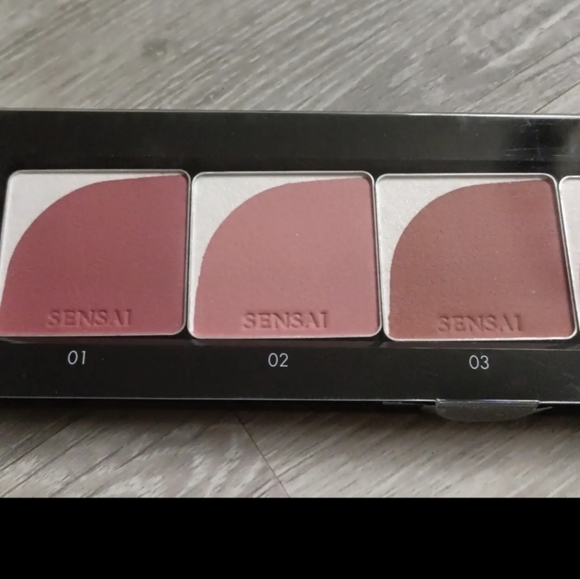 Sensai blush and highlighter set of 5 - Picture 3 of 5